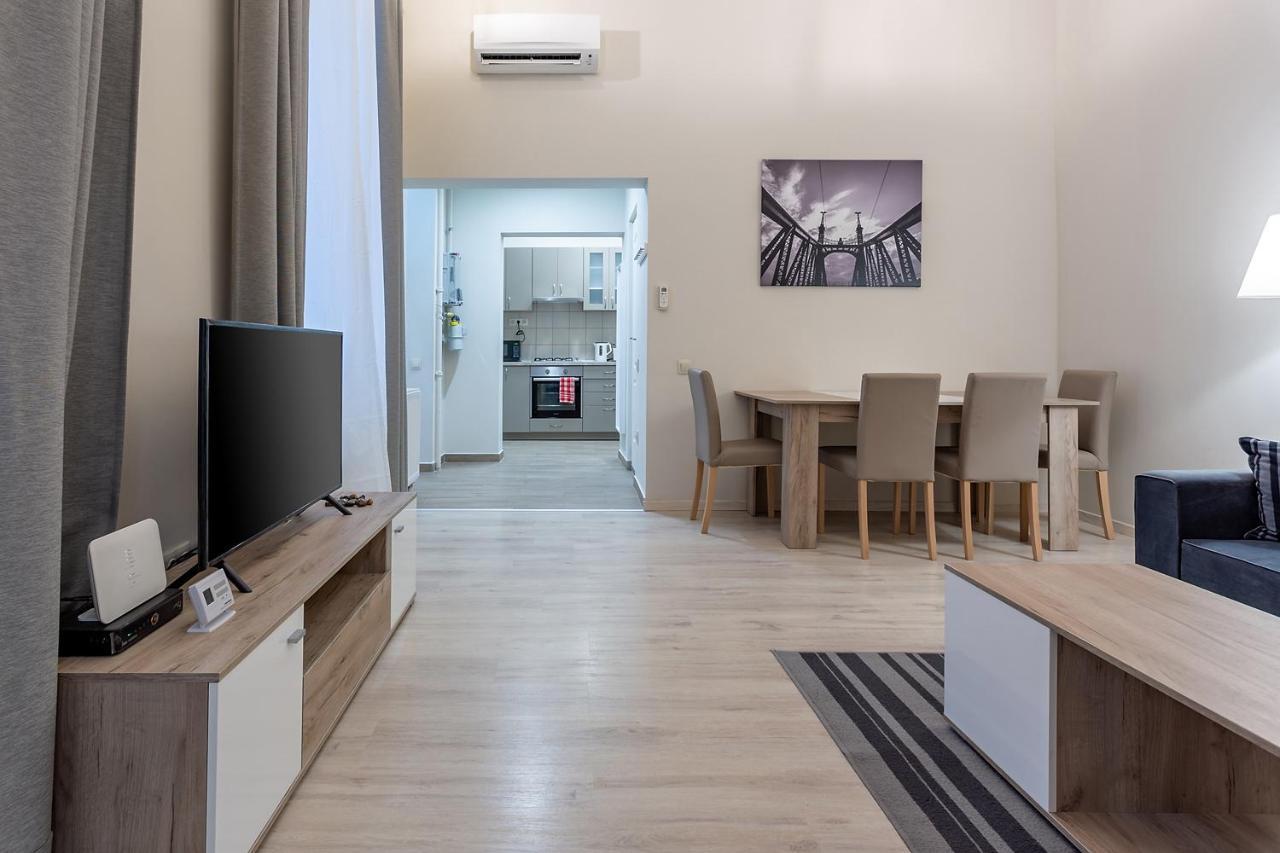 Goldcentral Apartment Akacfa Budapest Exteriör bild