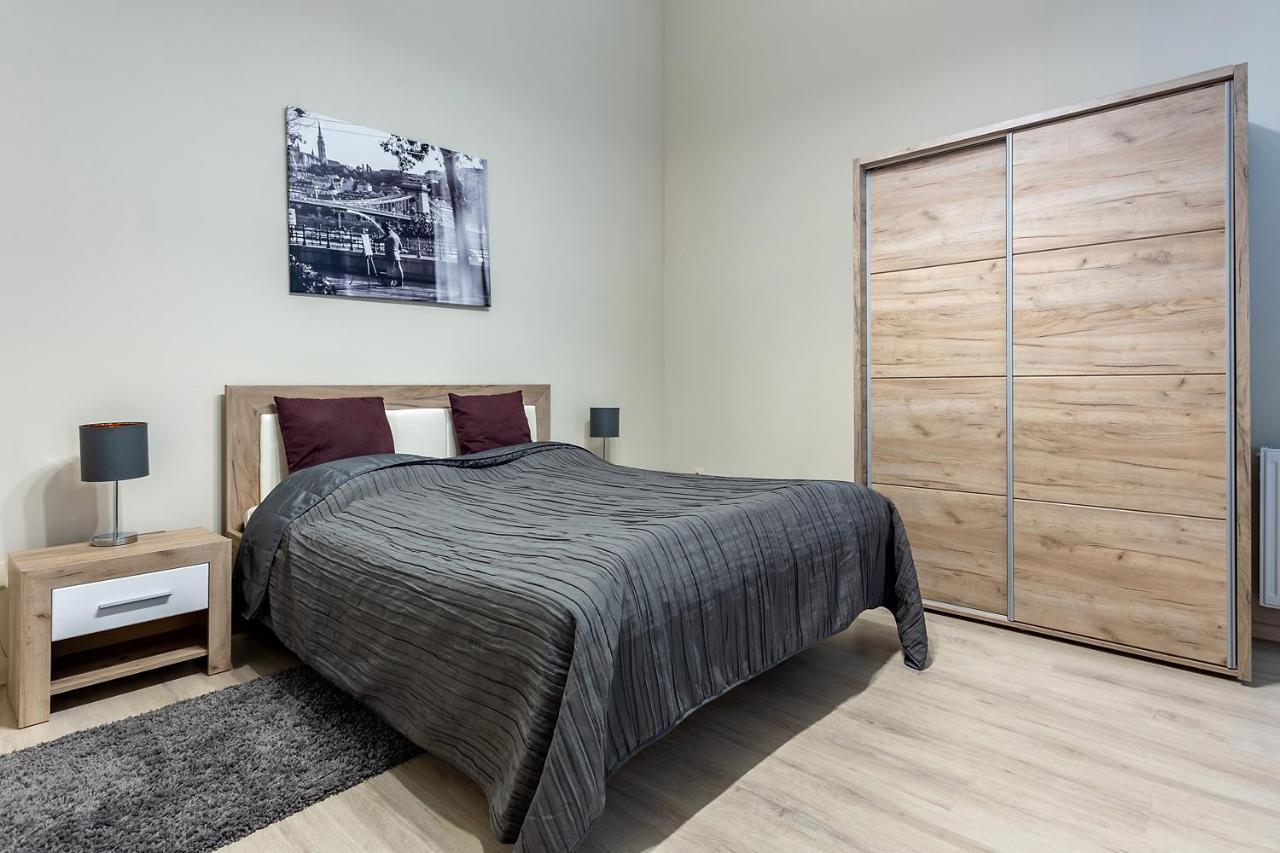 Goldcentral Apartment Akacfa Budapest Exteriör bild
