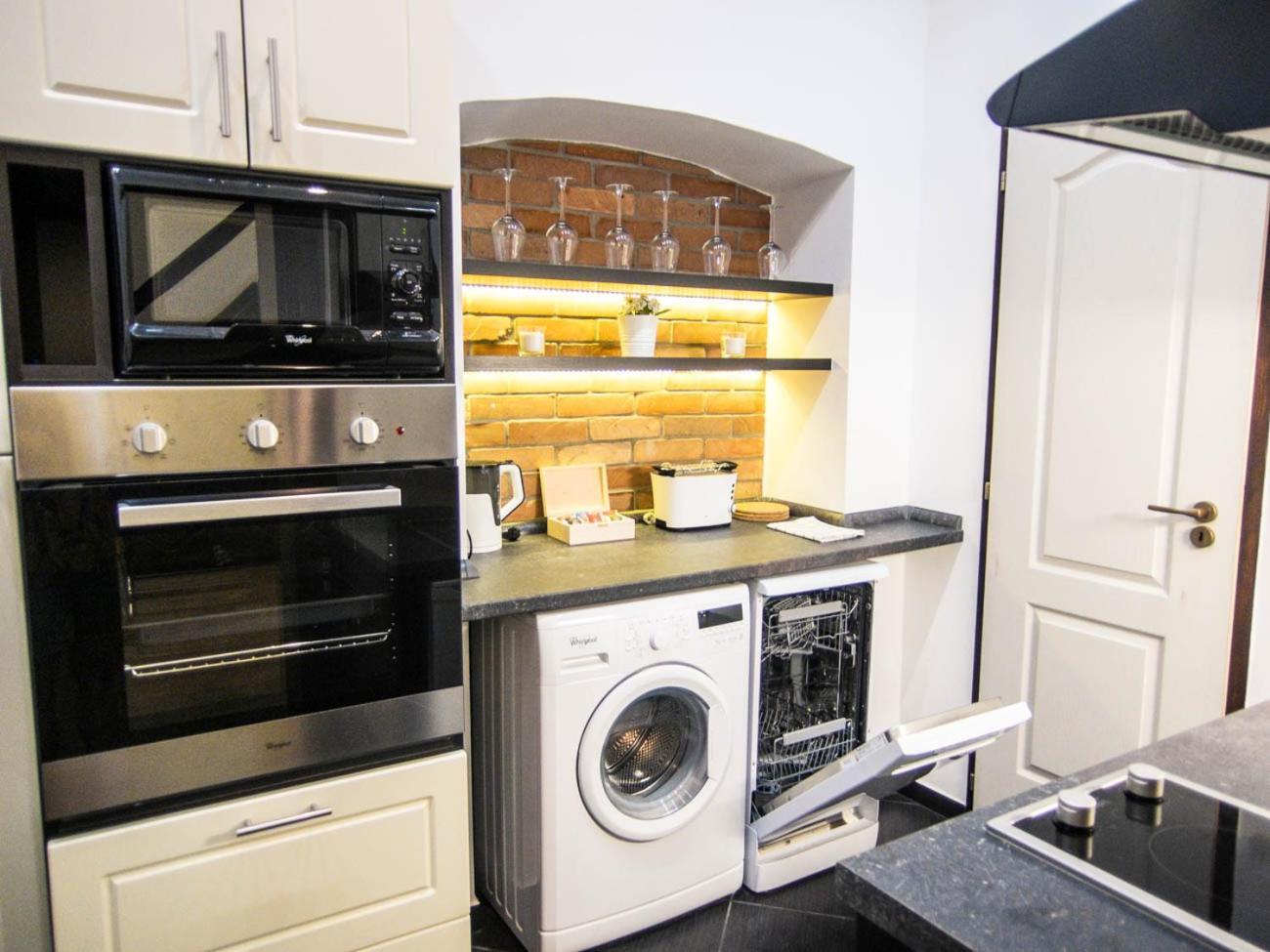 Goldcentral Apartment Akacfa Budapest Exteriör bild
