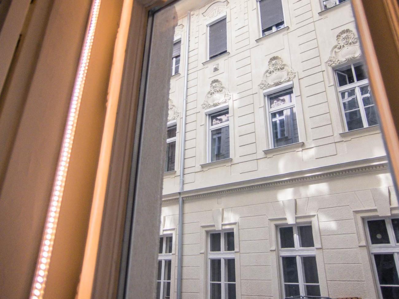 Goldcentral Apartment Akacfa Budapest Exteriör bild